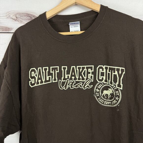Gildan Salt Lake City Utah Graphic T-Shirt Tourist Travel Brown Size 2XL - Picture 2 of 4